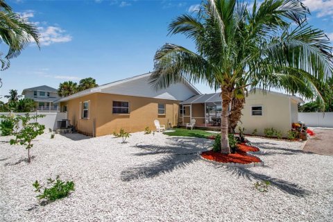 House in Holmes Beach, Florida 2 bedrooms, 111.48 sq.m. № 2355176 - photo 19