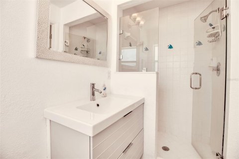 House in Holmes Beach, Florida 2 bedrooms, 111.48 sq.m. № 2355176 - photo 9