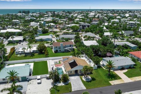 House in Holmes Beach, Florida 2 bedrooms, 111.48 sq.m. № 2355176 - photo 15