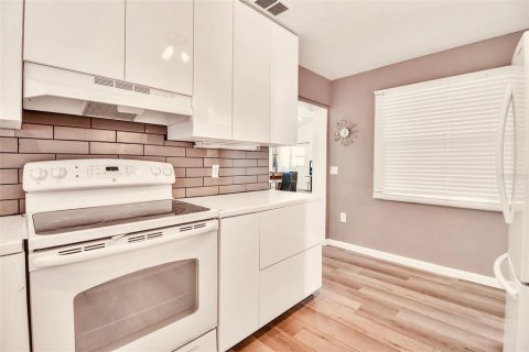 House in Holmes Beach, Florida 2 bedrooms, 111.48 sq.m. № 2355176 - photo 7