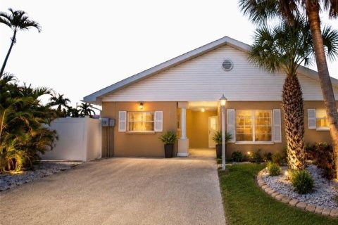Casa en Holmes Beach, Florida 2 dormitorios, 111.48 m2 № 2355176