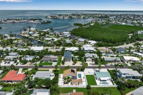 House in Holmes Beach, Florida 2 bedrooms, 111.48 sq.m. № 2355176 - photo 5