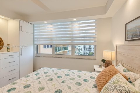 Copropriété à louer à Hollywood, Floride: 2 chambres, 77.57 m2 № 1836115 - photo 15