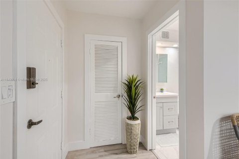 Copropriété à louer à Hollywood, Floride: 2 chambres, 77.57 m2 № 1836115 - photo 3