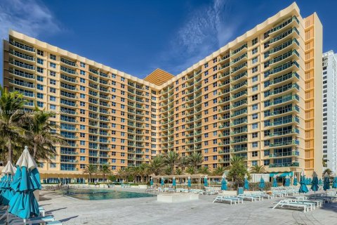 Copropriété à louer à Hollywood, Floride: 2 chambres, 77.57 m2 № 1836115 - photo 16