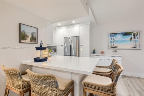 Copropriété à louer à Hollywood, Floride: 2 chambres, 77.57 m2 № 1836115 - photo 13
