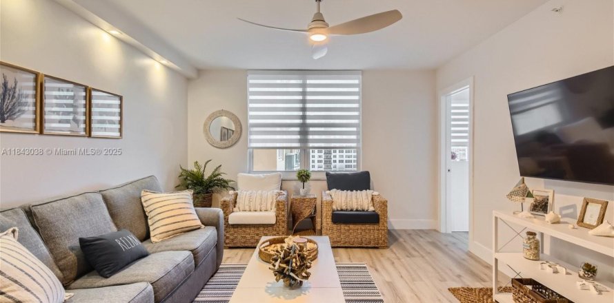 Condo à Hollywood, Floride, 2 chambres № 1836115