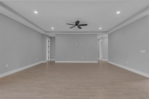 House in Palm Bay, Florida 3 bedrooms, 208.47 sq.m. № 2231489 - photo 14