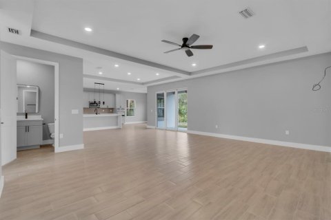 House in Palm Bay, Florida 3 bedrooms, 208.47 sq.m. № 2231489 - photo 5