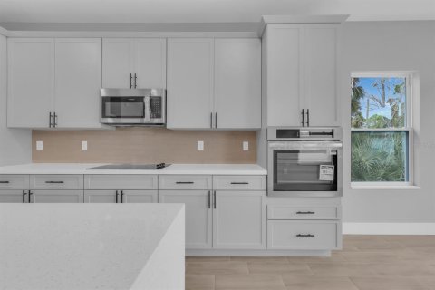House in Palm Bay, Florida 3 bedrooms, 208.47 sq.m. № 2231489 - photo 8