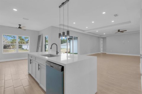 House in Palm Bay, Florida 3 bedrooms, 208.47 sq.m. № 2231489 - photo 7