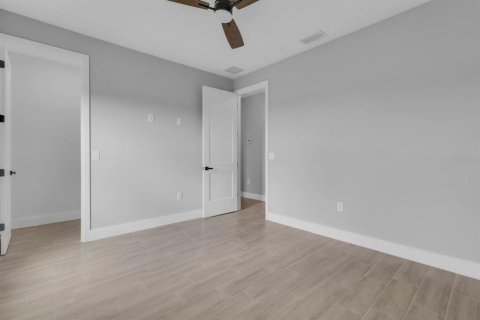 House in Palm Bay, Florida 3 bedrooms, 208.47 sq.m. № 2231489 - photo 25