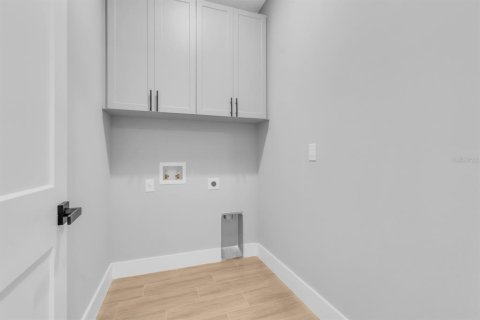House in Palm Bay, Florida 3 bedrooms, 208.47 sq.m. № 2231489 - photo 11