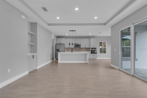 House in Palm Bay, Florida 3 bedrooms, 208.47 sq.m. № 2231489 - photo 6