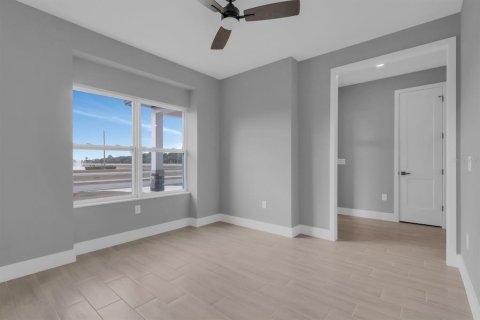 House in Palm Bay, Florida 3 bedrooms, 208.47 sq.m. № 2231489 - photo 18