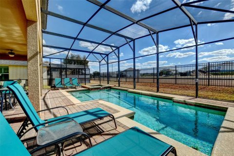 Villa ou maison à vendre à Davenport, Floride: 7 chambres, 327.57 m2 № 2388852 - photo 9