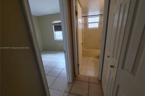 Apartamento en alquiler en Hialeah, Florida, 2 dormitorios, 81.66 m2 № 1926640 - foto 14