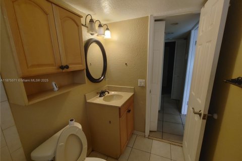 Apartamento en alquiler en Hialeah, Florida, 2 dormitorios, 81.66 m2 № 1926640 - foto 12
