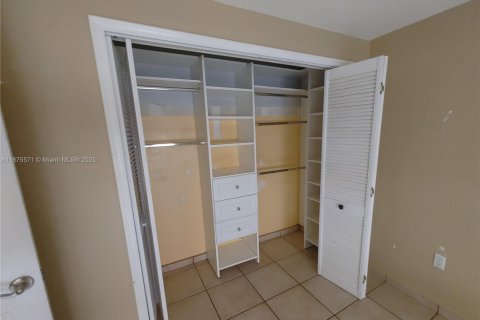 Apartamento en alquiler en Hialeah, Florida, 2 dormitorios, 81.66 m2 № 1926640 - foto 18