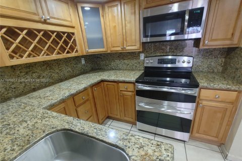 Apartamento en alquiler en Hialeah, Florida, 2 dormitorios, 81.66 m2 № 1926640 - foto 4