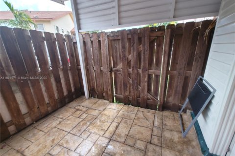 Apartamento en alquiler en Hialeah, Florida, 2 dormitorios, 81.66 m2 № 1926640 - foto 30