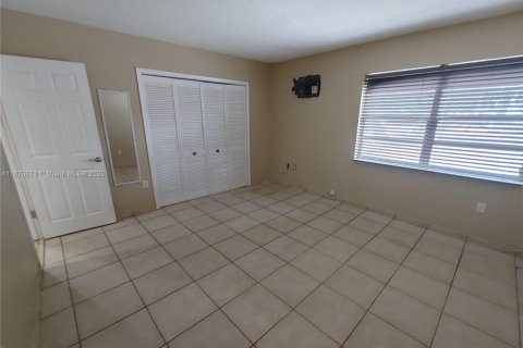 Apartamento en alquiler en Hialeah, Florida, 2 dormitorios, 81.66 m2 № 1926640 - foto 17