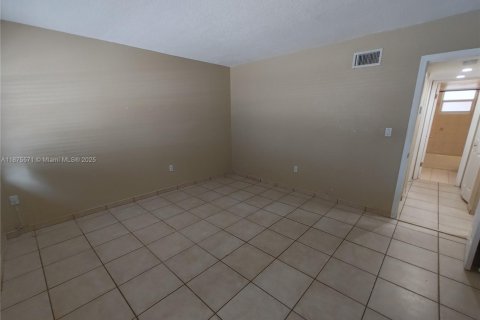 Apartamento en alquiler en Hialeah, Florida, 2 dormitorios, 81.66 m2 № 1926640 - foto 15