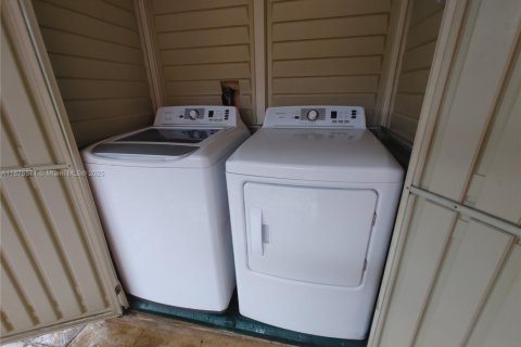 Apartamento en alquiler en Hialeah, Florida, 2 dormitorios, 81.66 m2 № 1926640 - foto 28