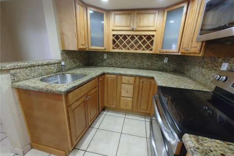 Apartamento en alquiler en Hialeah, Florida, 2 dormitorios, 81.66 m2 № 1926640 - foto 6