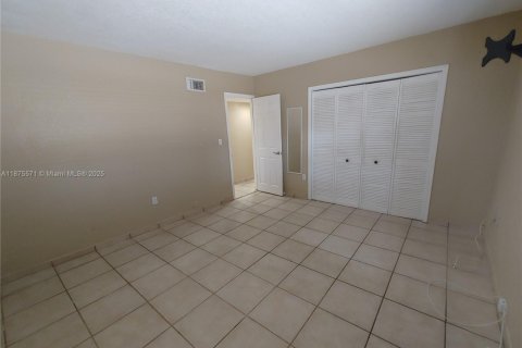 Apartamento en alquiler en Hialeah, Florida, 2 dormitorios, 81.66 m2 № 1926640 - foto 16