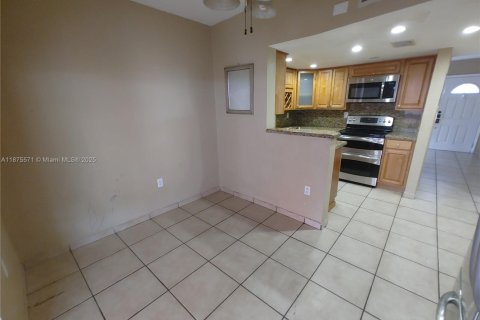 Apartamento en alquiler en Hialeah, Florida, 2 dormitorios, 81.66 m2 № 1926640 - foto 25