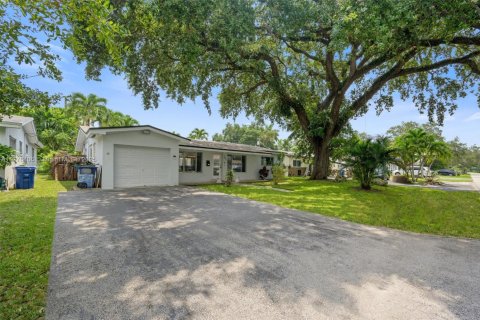 Casa en venta en Hallandale Beach, Florida, 3 dormitorios, 149.39 m2 № 1714570 - foto 1