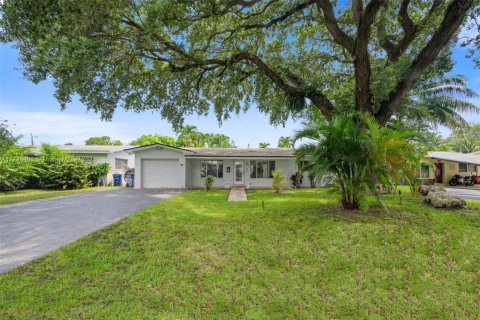 Casa en venta en Hallandale Beach, Florida, 3 dormitorios, 149.39 m2 № 1714570 - foto 2