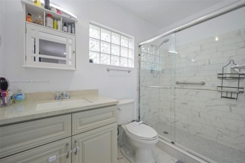 Casa en venta en Hallandale Beach, Florida, 3 dormitorios, 149.39 m2 № 1714570 - foto 13