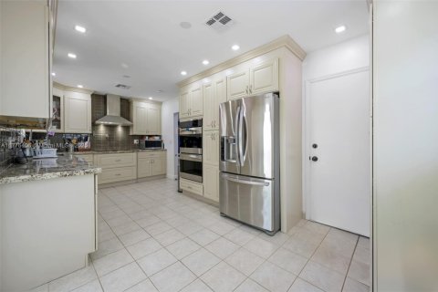 Casa en venta en Hallandale Beach, Florida, 3 dormitorios, 149.39 m2 № 1714570 - foto 10