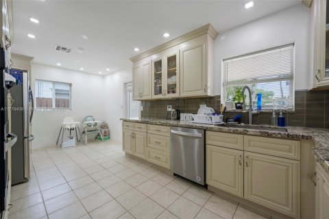 Casa en venta en Hallandale Beach, Florida, 3 dormitorios, 149.39 m2 № 1714570 - foto 9