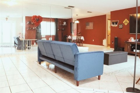 Купить виллу или дом в Майами, Флорида 3 спальни, 176.05м2, № 2005920 - фото 3