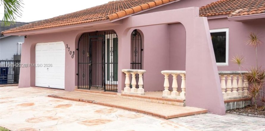 Дом в Майами, Флорида 3 спальни, 176.05м2 № 2005920