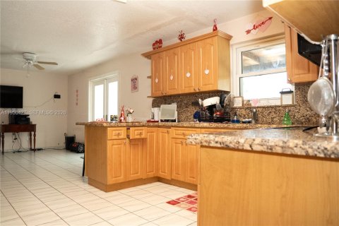 Купить виллу или дом в Майами, Флорида 3 спальни, 176.05м2, № 2005920 - фото 12