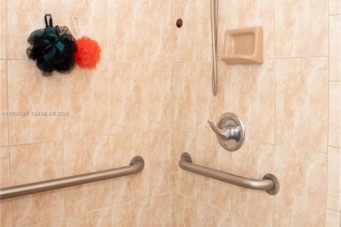 Купить виллу или дом в Майами, Флорида 3 спальни, 176.05м2, № 2005920 - фото 29