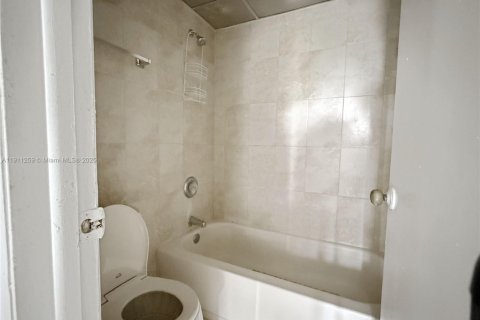 Купить кондоминиум в Майами, Флорида 3 спальни, 112.04м2, № 1967238 - фото 15