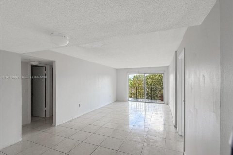 Купить кондоминиум в Майами, Флорида 3 спальни, 112.04м2, № 1967238 - фото 5