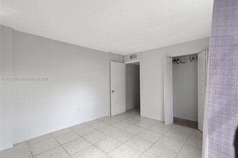 Купить кондоминиум в Майами, Флорида 3 спальни, 112.04м2, № 1967238 - фото 17