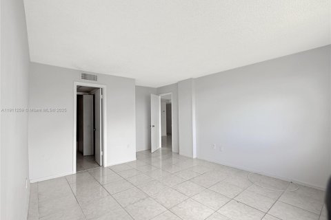 Купить кондоминиум в Майами, Флорида 3 спальни, 112.04м2, № 1967238 - фото 10