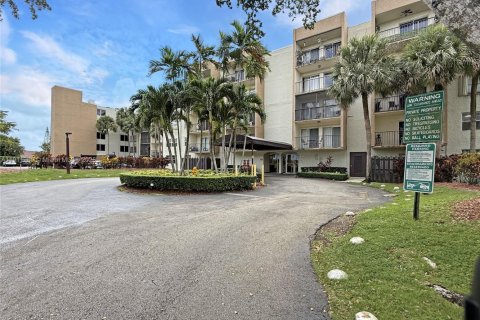 Кондоминиум с 3 спальнями в Майами, Флорида № 1967238