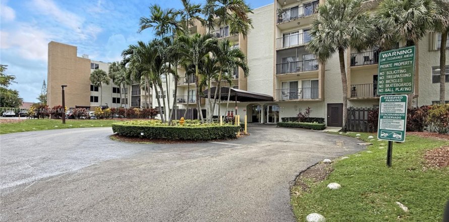 Кондоминиум с 3 спальнями в Майами, Флорида № 1967238