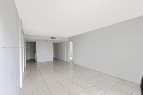 Купить кондоминиум в Майами, Флорида 3 спальни, 112.04м2, № 1967238 - фото 20