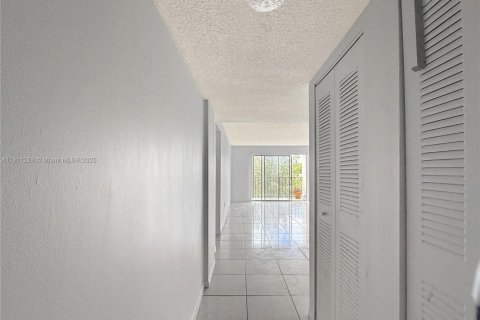 Купить кондоминиум в Майами, Флорида 3 спальни, 112.04м2, № 1967238 - фото 9