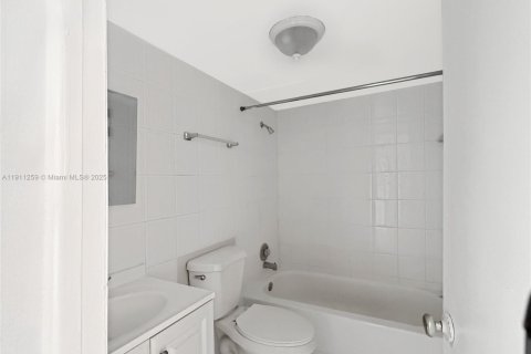 Купить кондоминиум в Майами, Флорида 3 спальни, 112.04м2, № 1967238 - фото 22