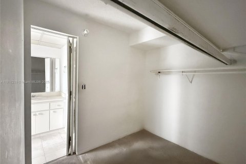 Купить кондоминиум в Майами, Флорида 3 спальни, 112.04м2, № 1967238 - фото 13